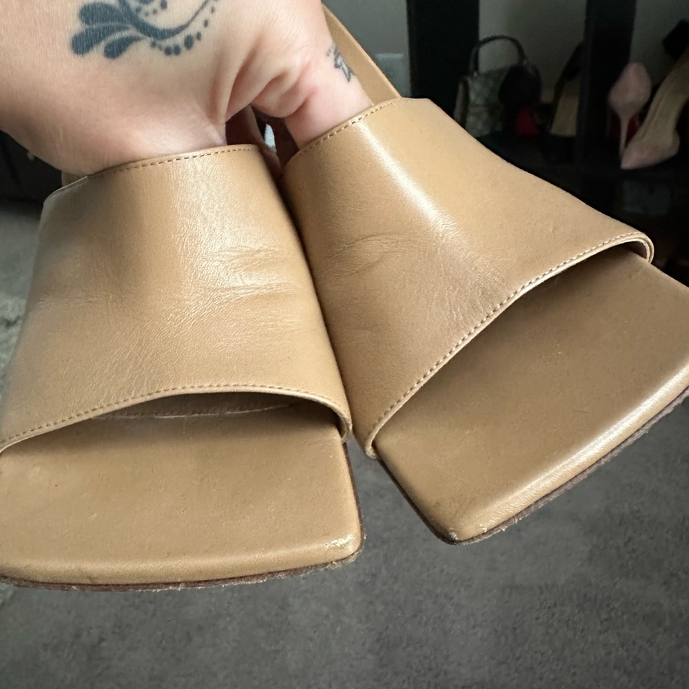 Bottega Veneta Beige Leather Heels - Picture 5 of 7